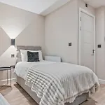 Seven - Centre *