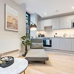 Seven - Centre Apartment