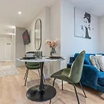 Apartment Seven - Centre *