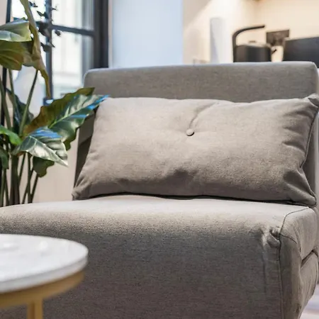 Seven - Centre * Leeds (West Yorkshire)