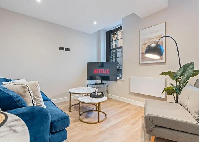 Seven - Centre * Leeds (West Yorkshire)