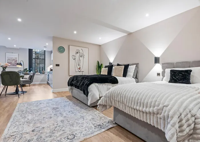 Seven - Centre * Leeds (West Yorkshire)