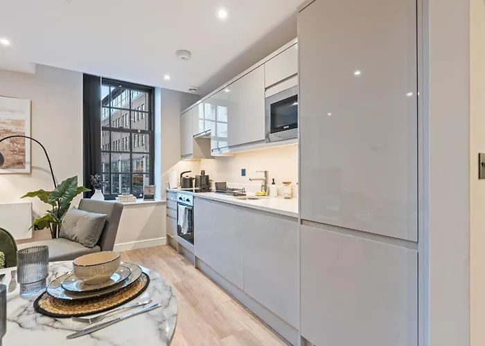 Seven - Centre * Leeds (West Yorkshire)