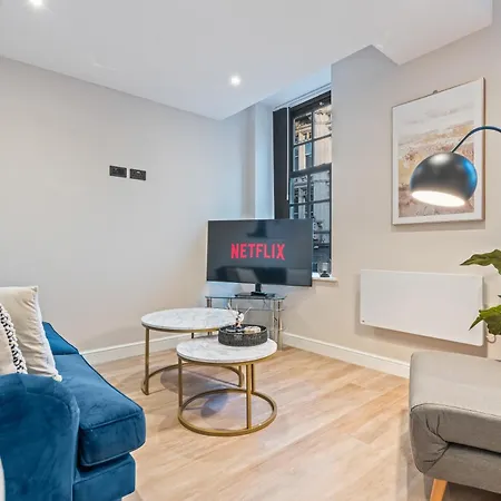 Seven - Centre * Leeds (West Yorkshire)